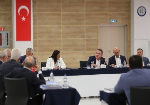 Başkan Böcek CHP’li Büyükşehir Belediye Başkanları Toplantısı’nda